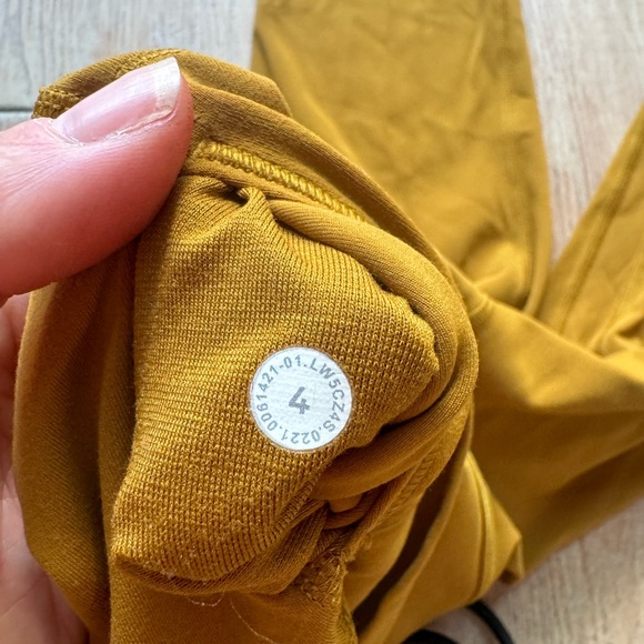 28" Align Lululemon leggings - Picture 4 of 5